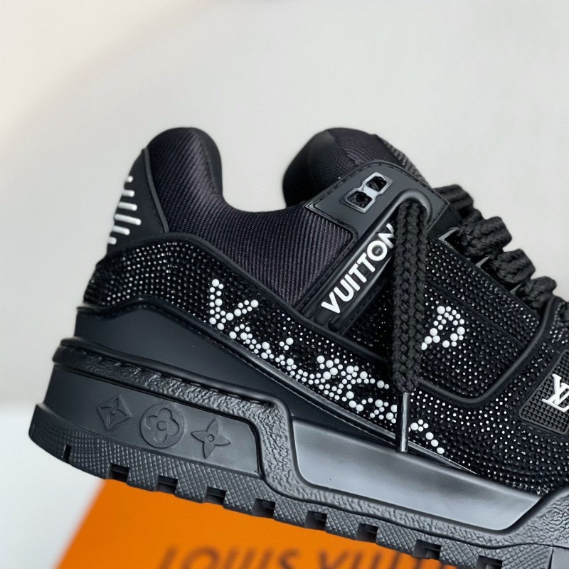 L0*is V*t0n TRAINER Sneakers