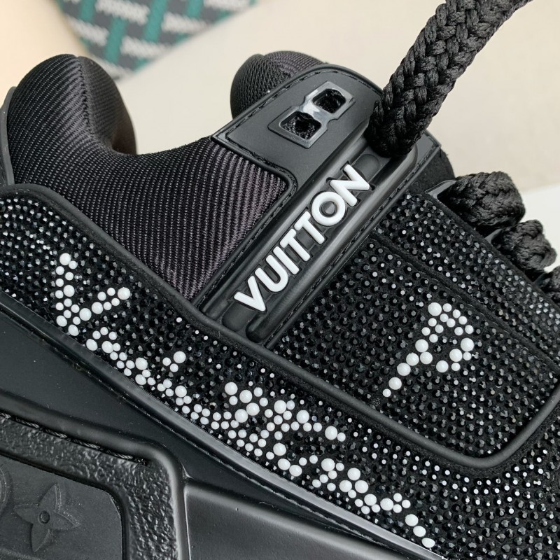 L0*is V*t0n TRAINER Sneakers