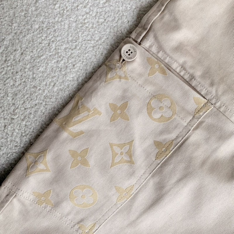 L0*is V*t0n costumes