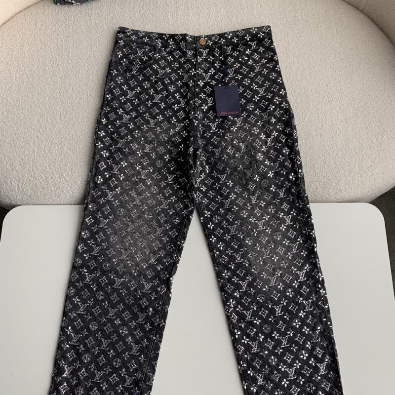 L0*is V*t0n costumes