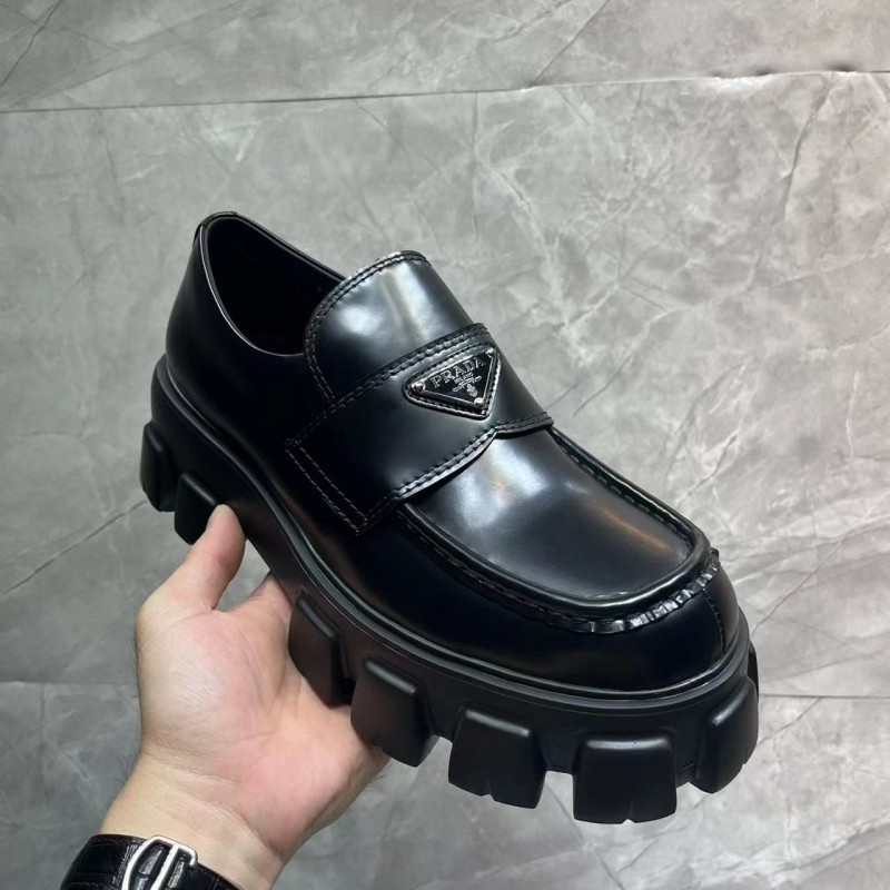 Pra*a Carrefour‘s shoes