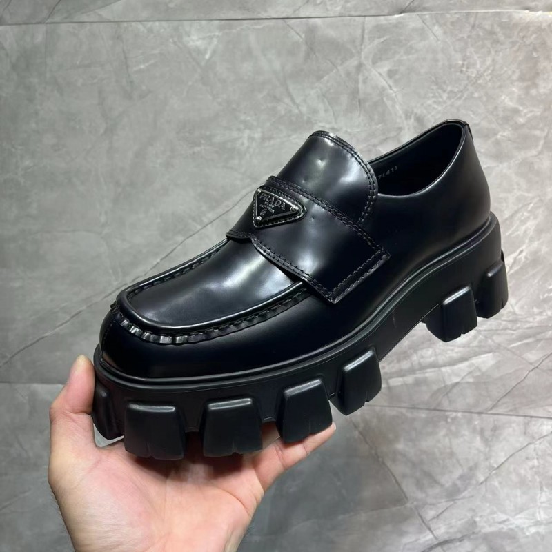 Pra*a Carrefour‘s shoes