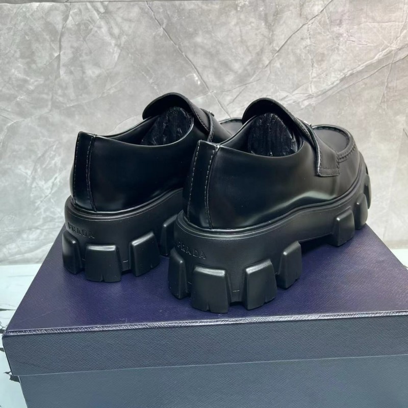 Pra*a Carrefour‘s shoes