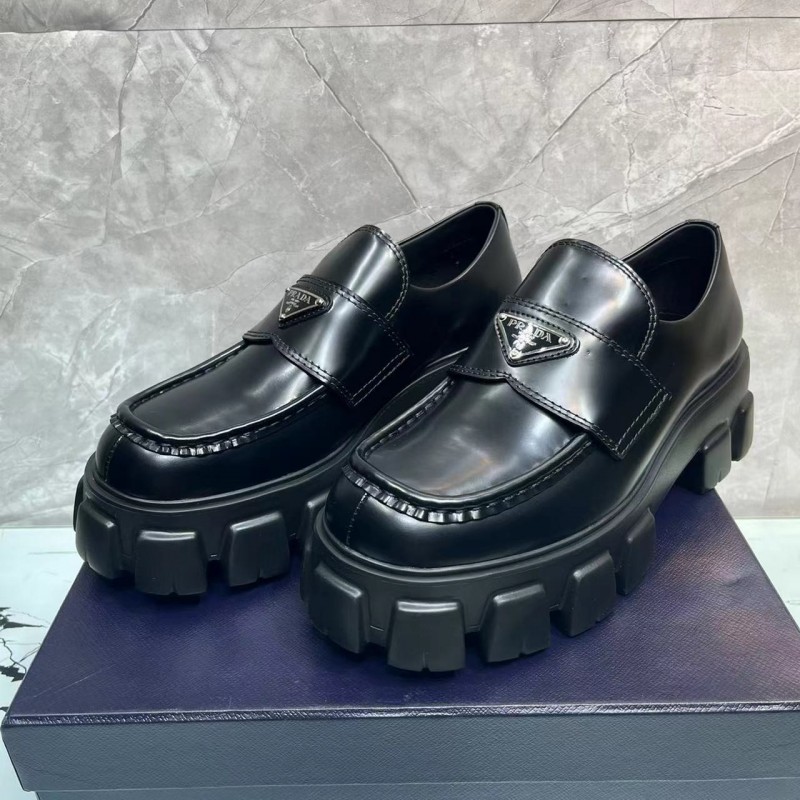 Pra*a Carrefour‘s shoes