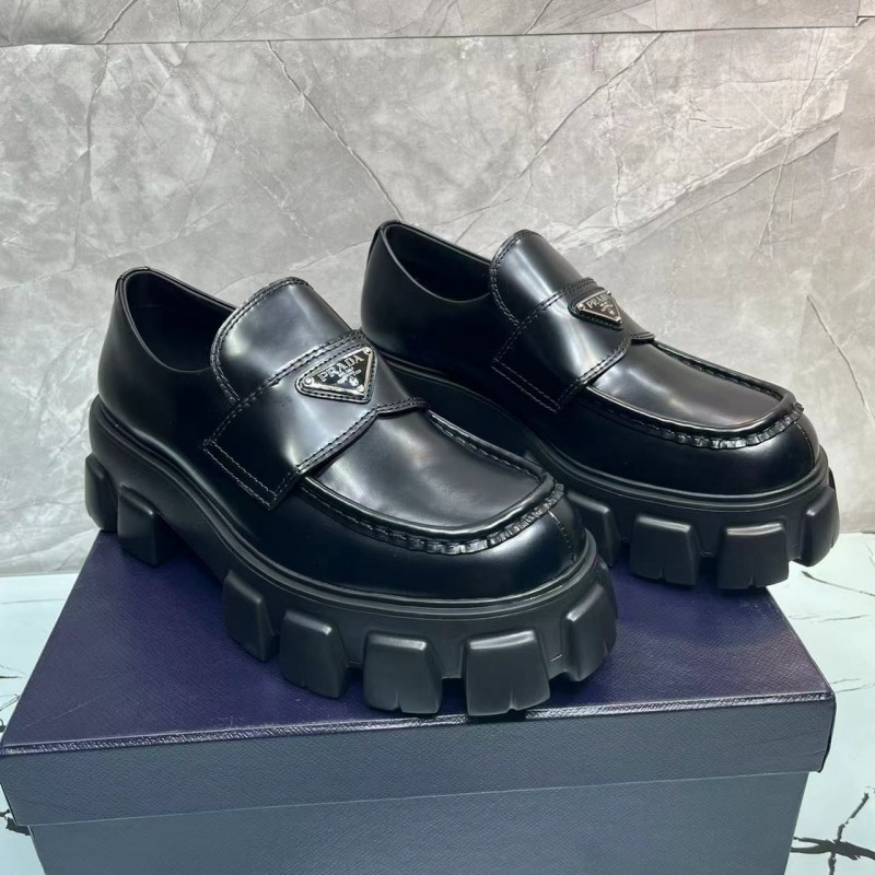Pra*a Carrefour‘s shoes