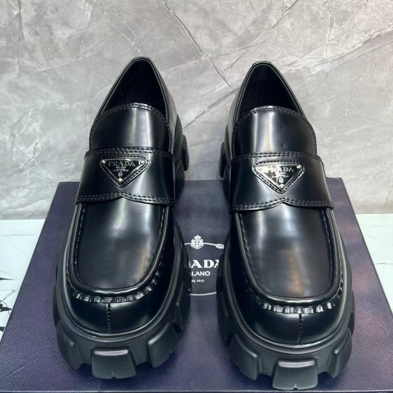 Pra*a Carrefour‘s shoes
