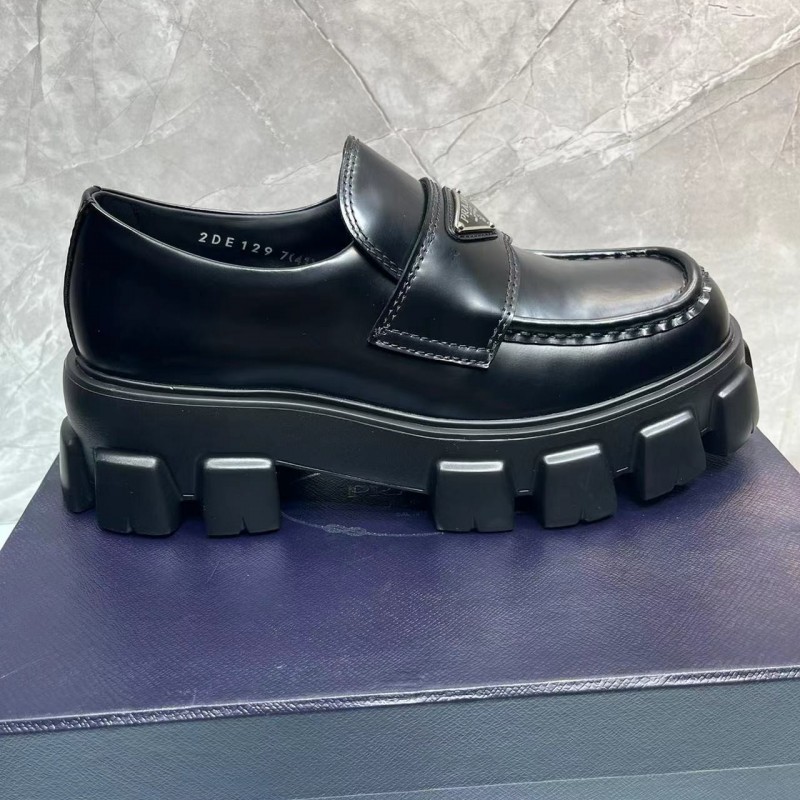 Pra*a Carrefour‘s shoes
