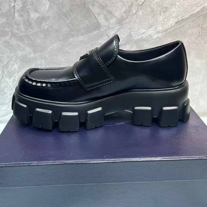 Pra*a Carrefour‘s shoes