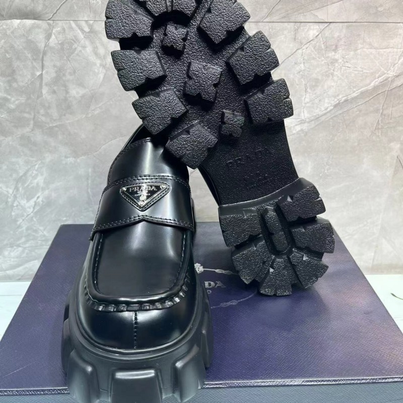 Pra*a Carrefour‘s shoes