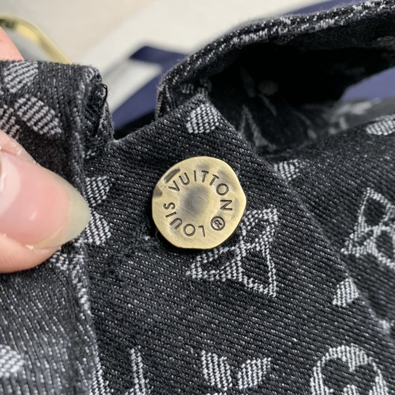 L0*is V*t0n  Jackets