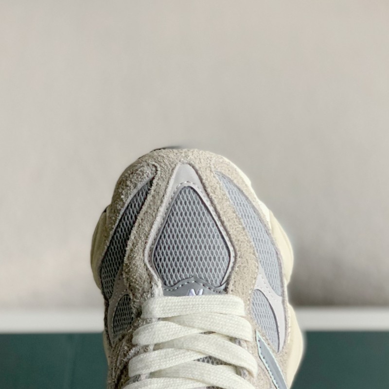 New Balance 2022R Phantom 9060 Sneakers