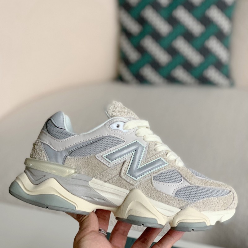 New Balance 2022R Phantom 9060 Sneakers