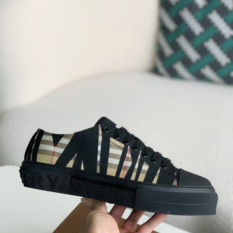 B**rry Low cut casual sports shoes