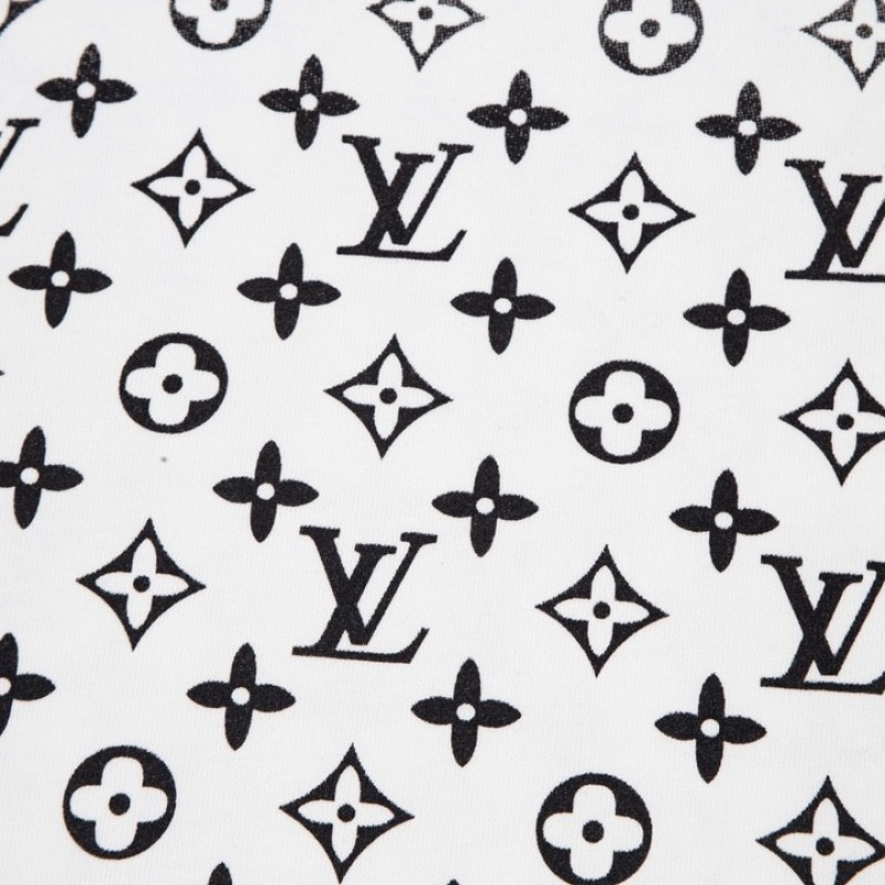 L0*is V*t0n 230,000 new T-shirts for spring and summer