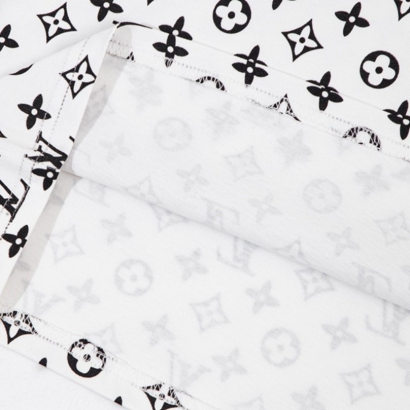 L0*is V*t0n 230,000 new T-shirts for spring and summer