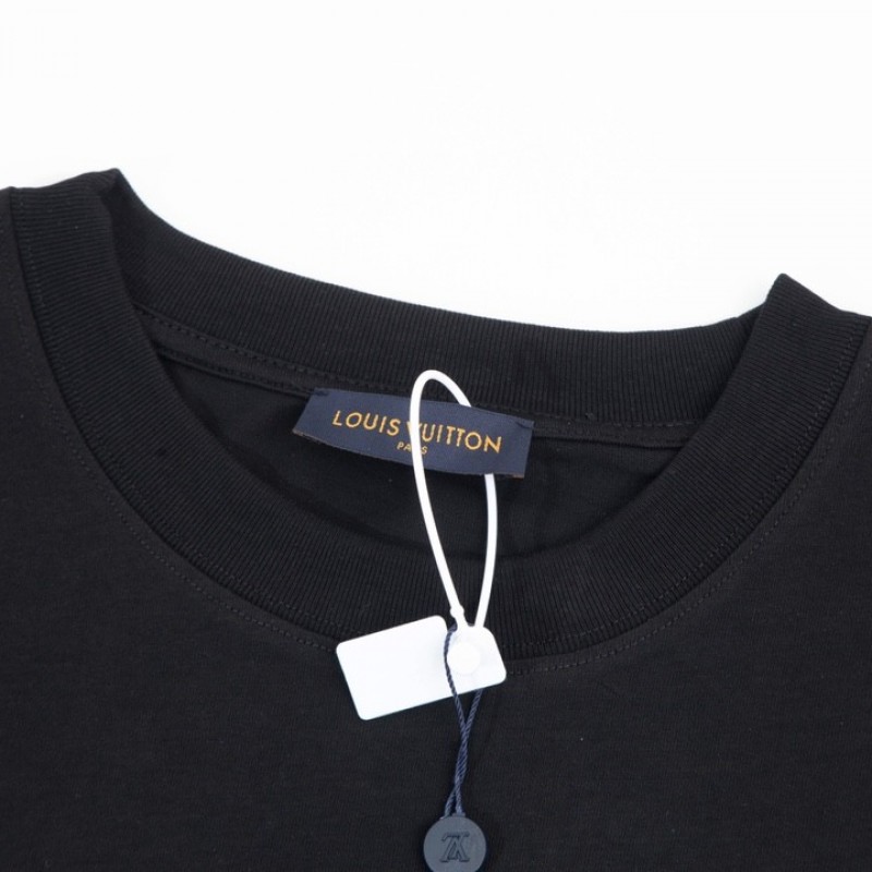 L0*is V*t0n 230,000 new T-shirts for spring and summer