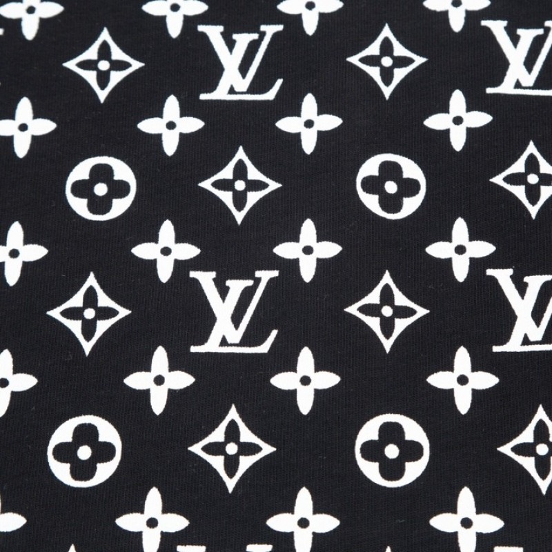 L0*is V*t0n 230,000 new T-shirts for spring and summer