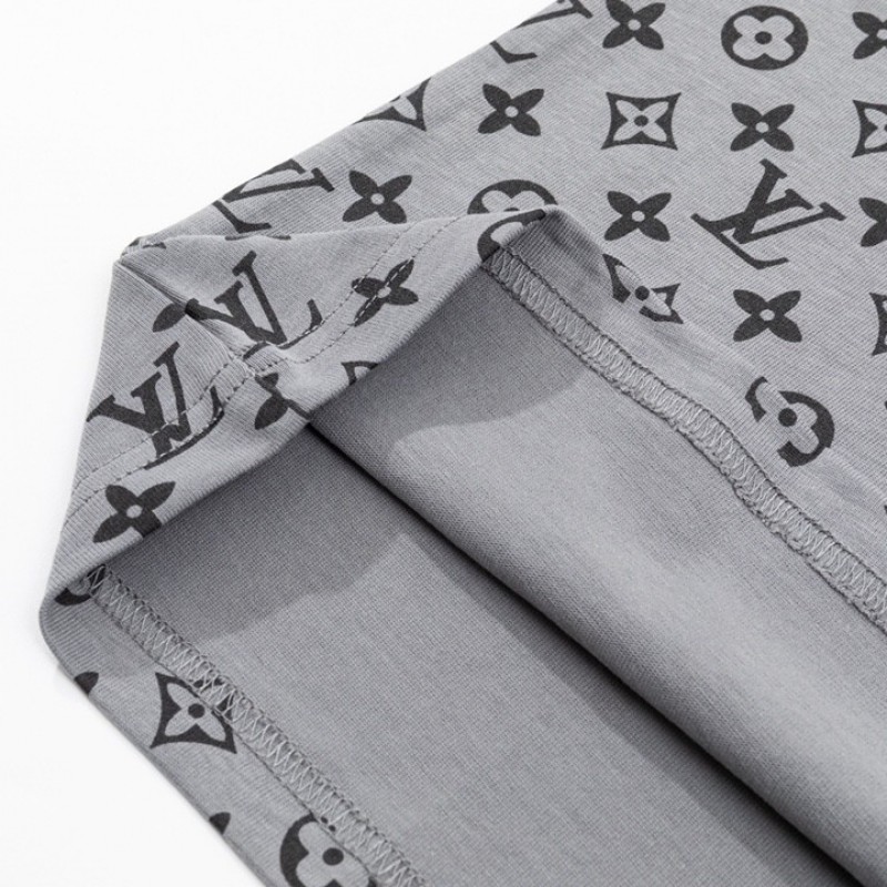 L0*is V*t0n 230,000 new T-shirts for spring and summer