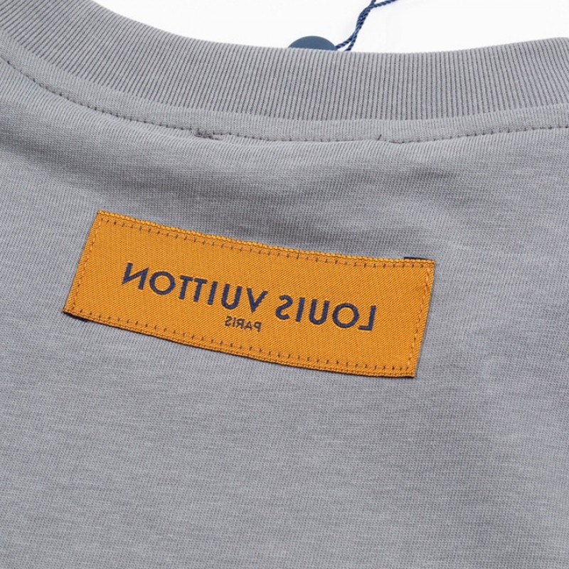 L0*is V*t0n 230,000 new T-shirts for spring and summer