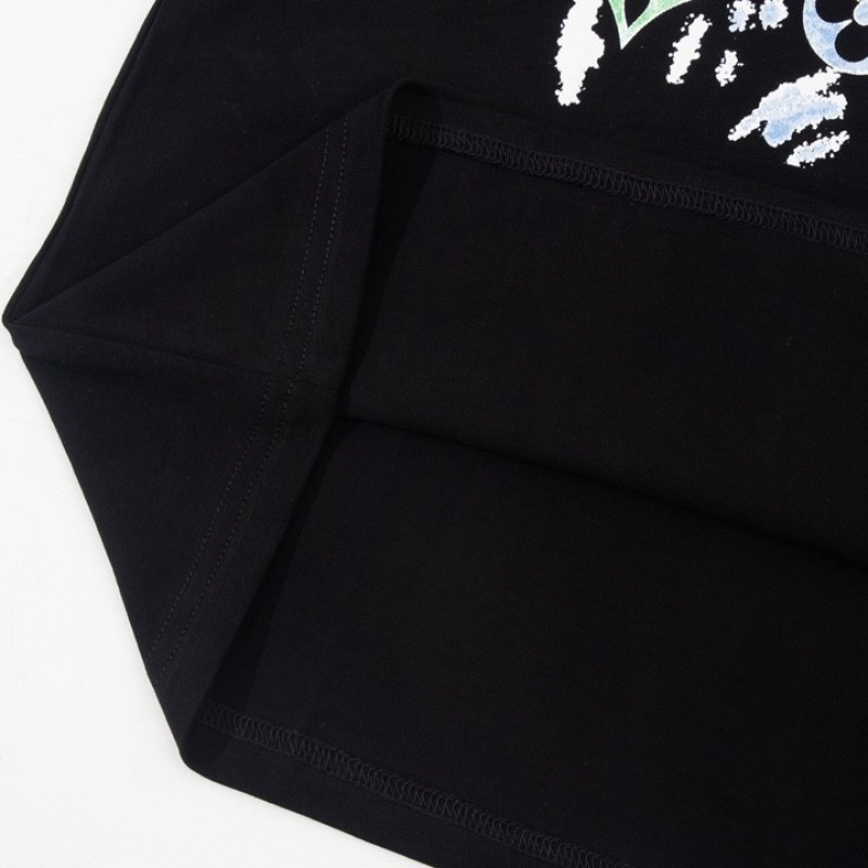 L0*is V*t0n 230,000 new T-shirts for spring and summer