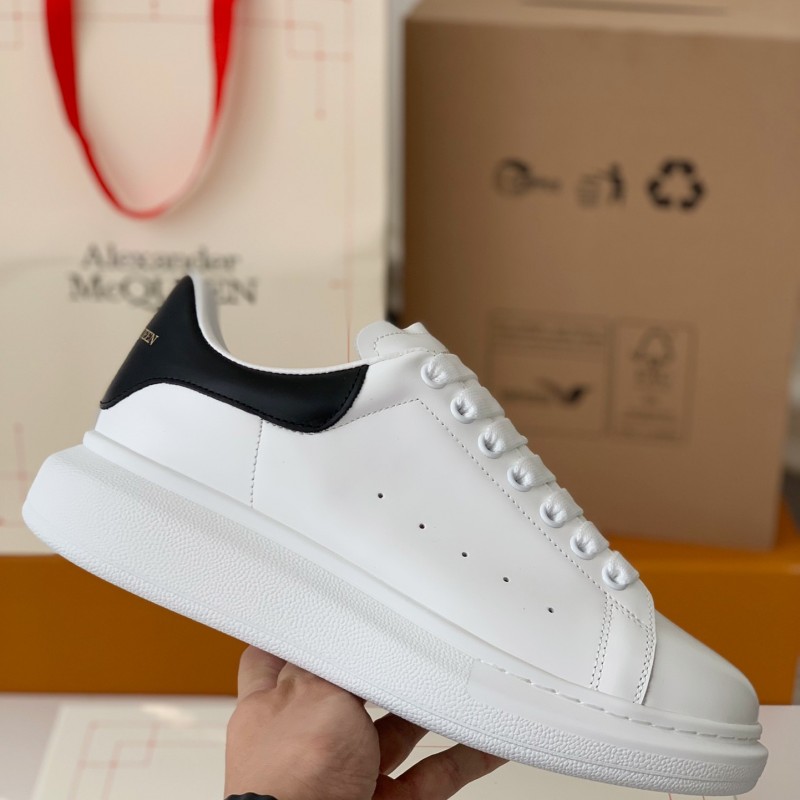 Ale*d*r M*Q*en versatile Sneakers