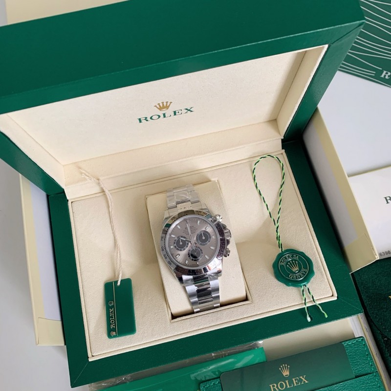 R*l*x Trithong had his own Cal.4130