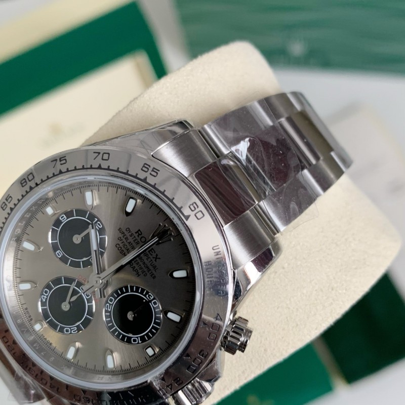 R*l*x Trithong had his own Cal.4130