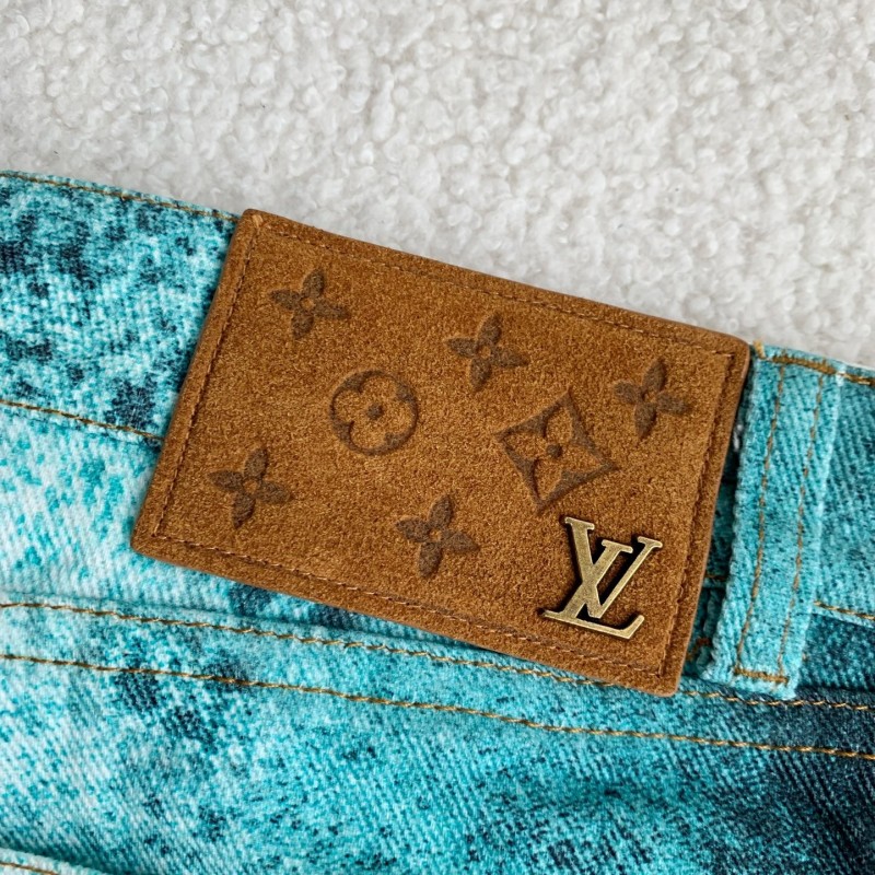 L0*is V*t0n Costumes