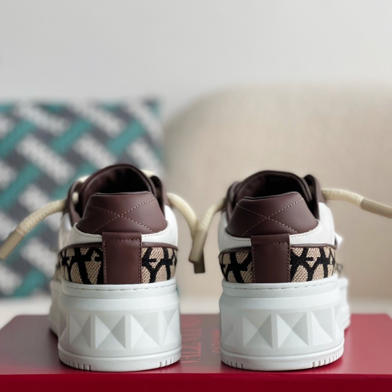 va*t*no One Stud Sneakers