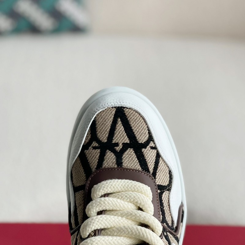 va*t*no One Stud Sneakers