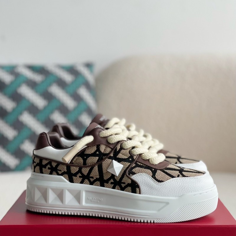 va*t*no One Stud Sneakers