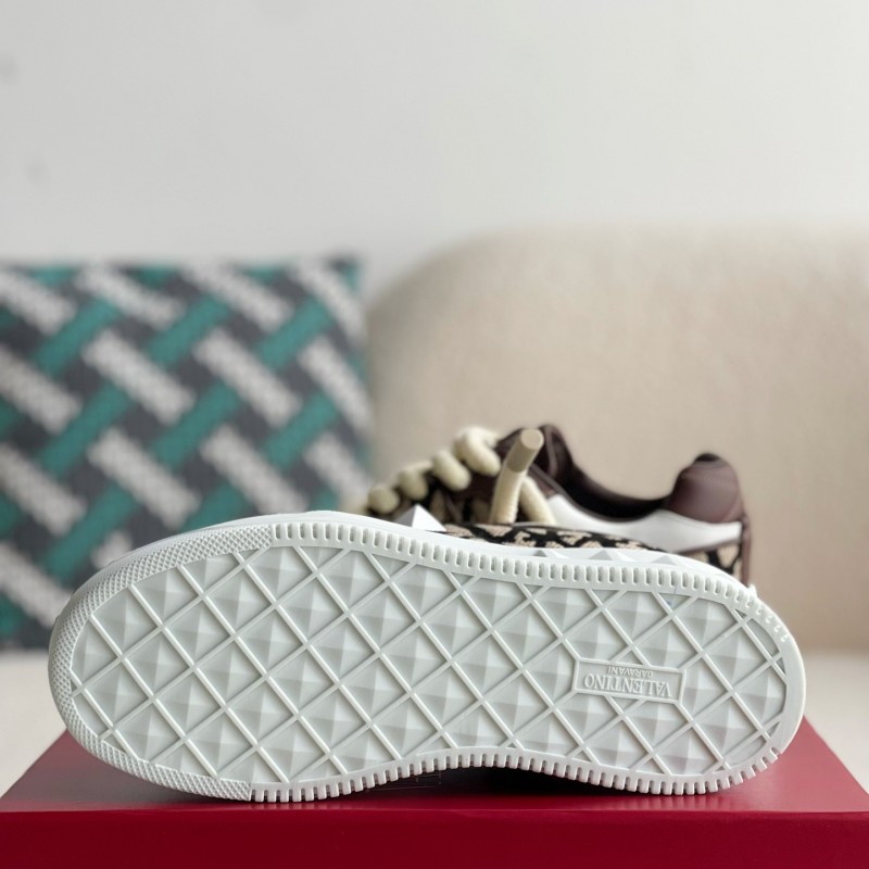 va*t*no One Stud Sneakers