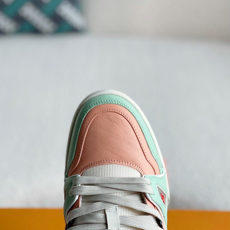 L0*is V*t0n TRAINER Sneakers