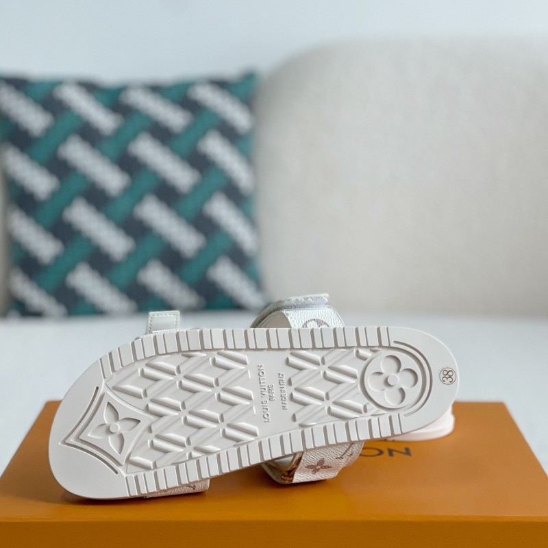 L0*is V*t0n SLIPPERS