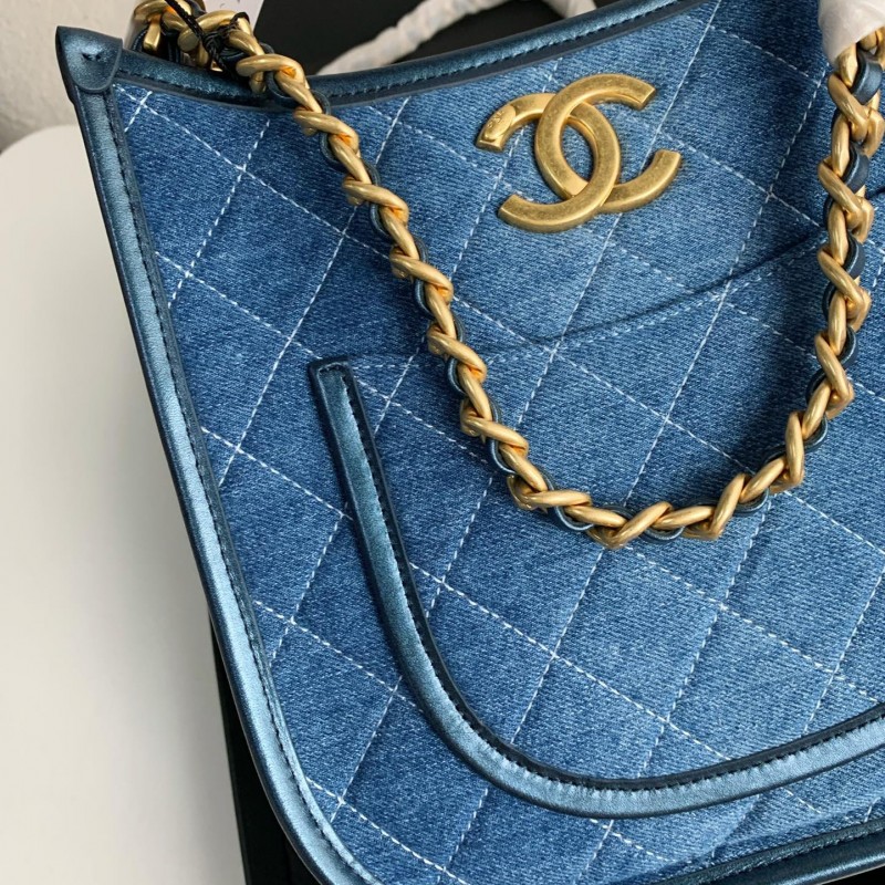 Ch*el Denim Hobo pocket straggler shoulder bag  Size：22*6*24cm