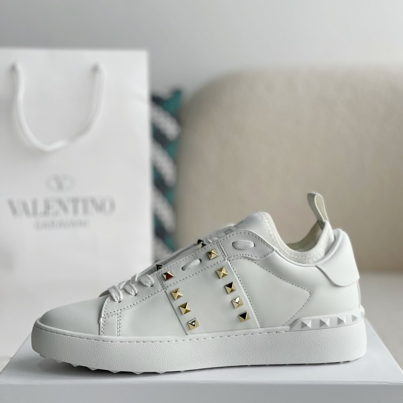 va*t*no One Stud Sneakers