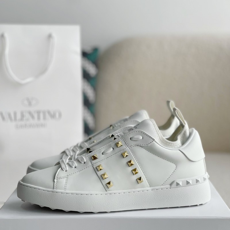 va*t*no One Stud Sneakers