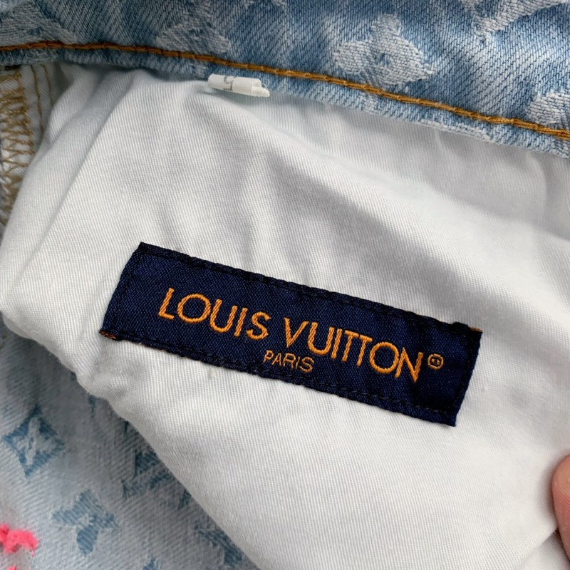 L0*is V*t0n  Costumes