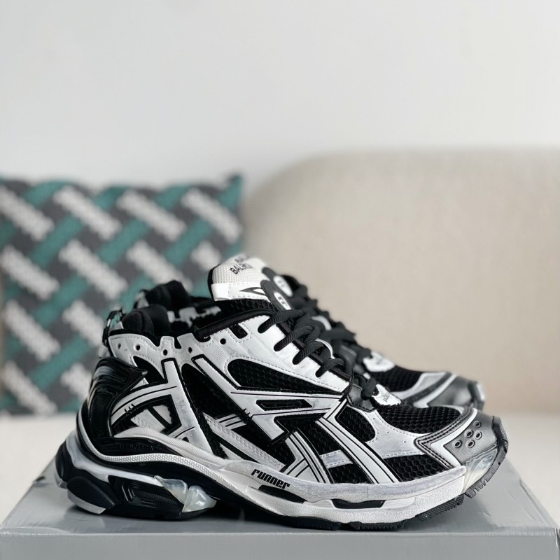 Ba*len*cia*ga Runner Sneakers
