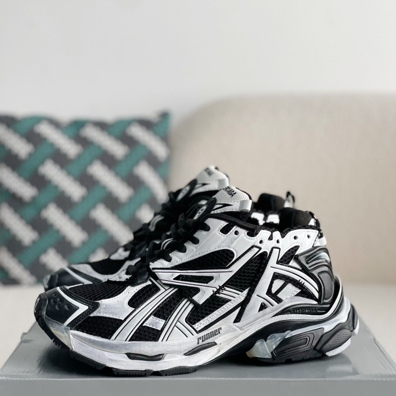 Ba*len*cia*ga Runner Sneakers