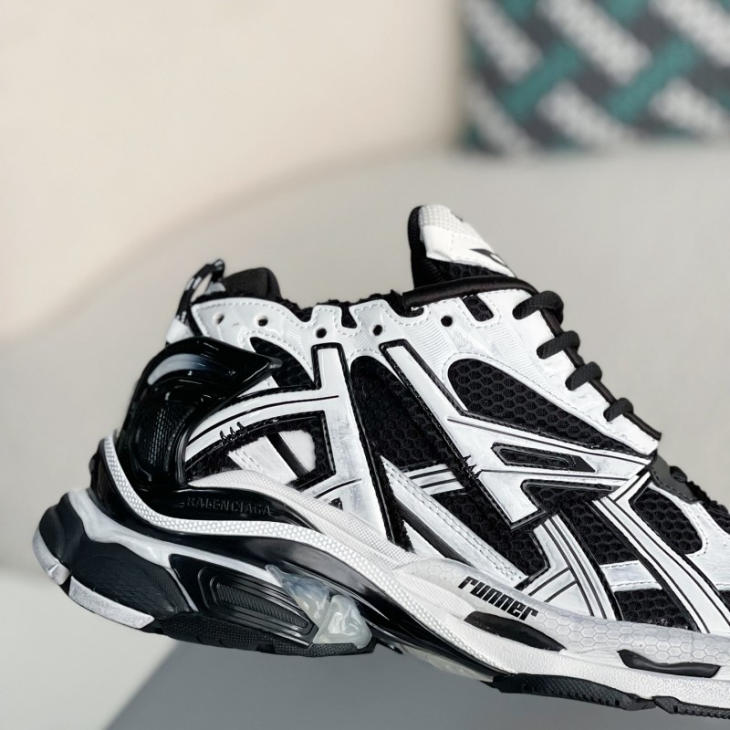 Ba*len*cia*ga Runner Sneakers