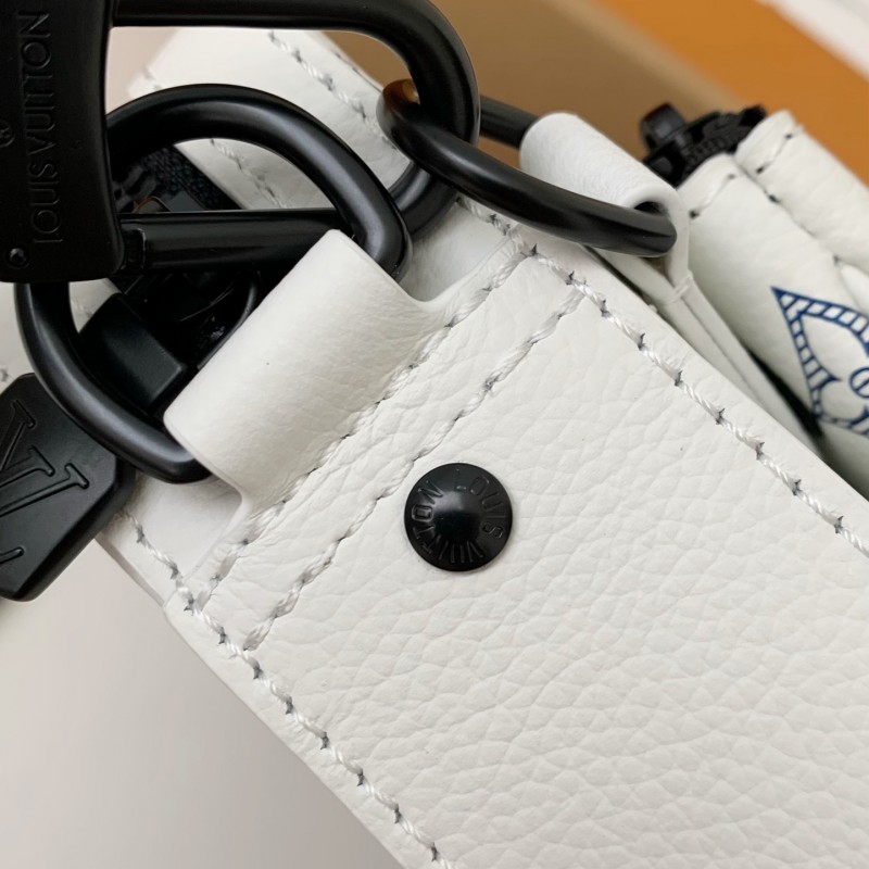 L0*is V*t0n The new TRIO Postman Pack M24753  Size： 25*18.5*7cm