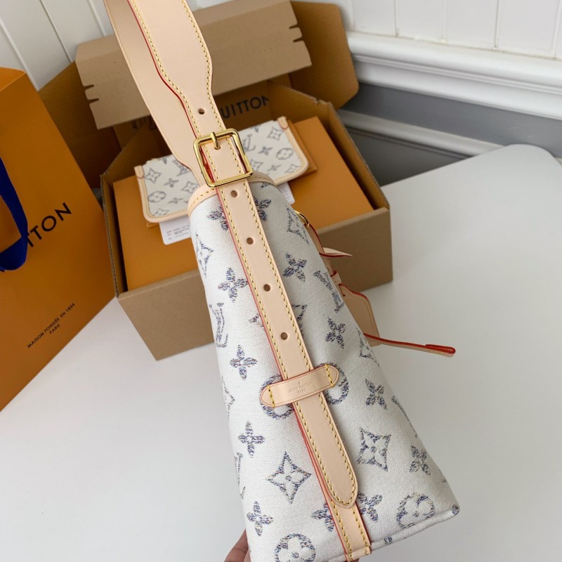 L0*is V*t0n Carryall small handbag M24707  Size：29*24*12cm