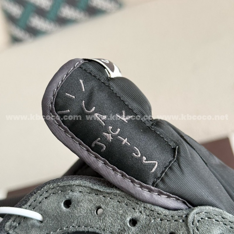 Air Jordan1 x Travis Scott  1 Low OG Collaboration; Jointly issued Low-top basketball shoes