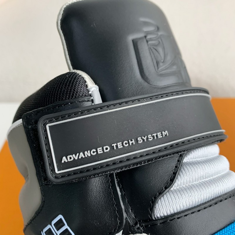 L0*is V*t0n TRAINER SNEAKERS