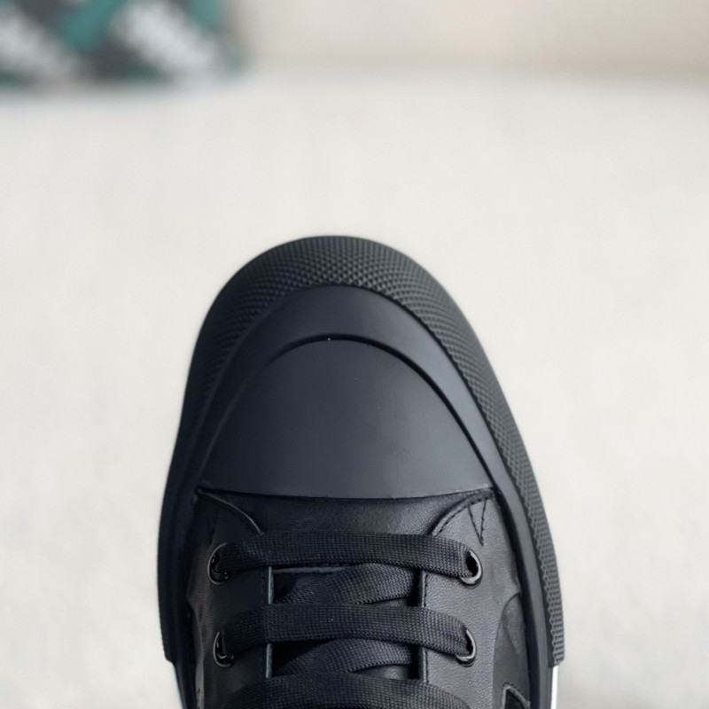 Ale*d*r M*Q*en  Sneakers