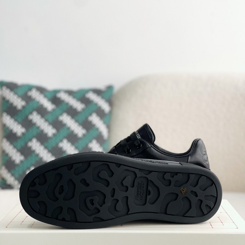 Ale*d*r M*Q*en  Sneakers