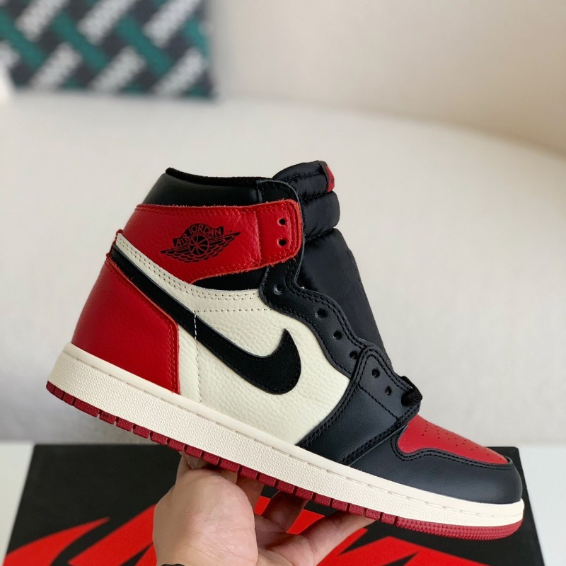 Air Jordan 1 Retro High OG Bred Toe