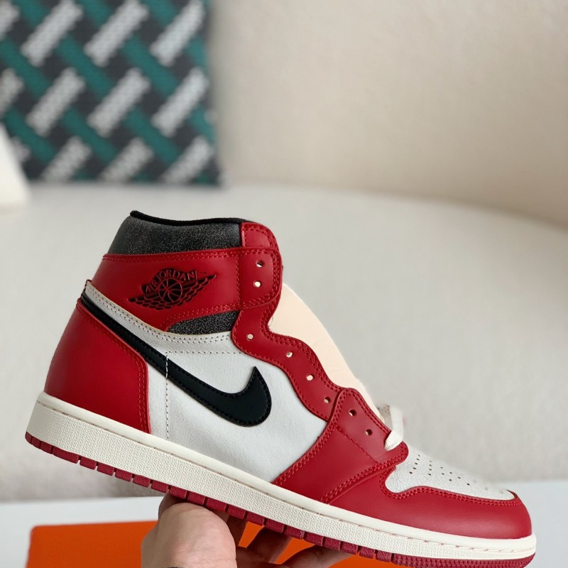 Air Jordan 1 Retro High OG Chicago Red