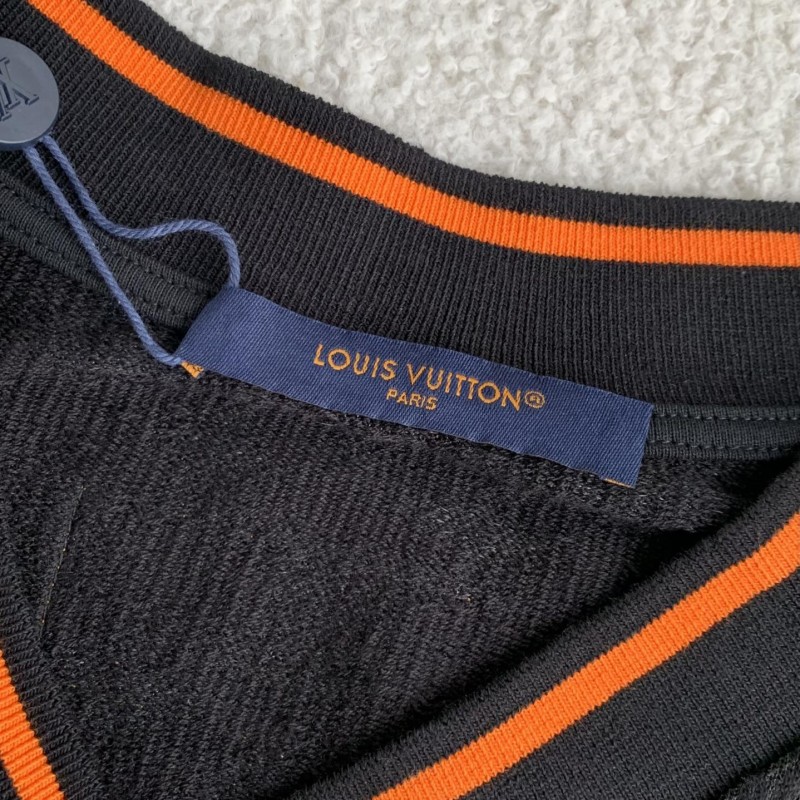 L0*is V*t0n Letter Logo t-shirt